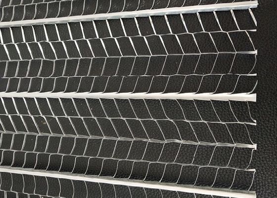 γαλβανισμένο τρύπα μέταλλο 2m διαμαντιών πλέγματος πηχακιών πλευρών πλάτους 610mm μήκος